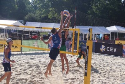 България стартира с победа и загуба на европейското първенство по плажен волейбол под 22 години