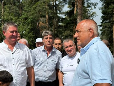 Бойко Борисов обеща на жителите на родопското село Магерово да бъде оправен пътят до местната джамия