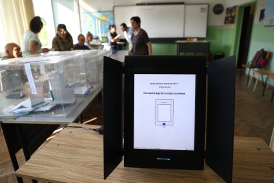 "Не знам какво избираме, но да е жив и здрав човекът": Нарушения и куриози на изборния ден в София