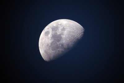 Учени откриха че Луната се отдалечава от Земята съобщи електронното