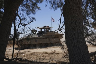 Израелските танкове са навлезли още по навътре на територията на Рафа