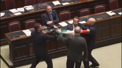 Бой в италианския парламент
