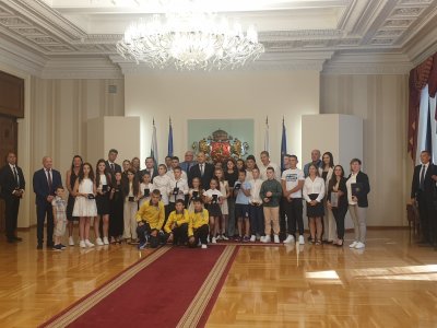 Президентът Румен Радев отличи участници в инициативата Спортувай с президента