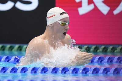 Любомир Епитропов е осми във финала на 100 метра бруст на европейското първенство по плуване