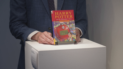 Продадоха екземпляр от първото издание на "Хари Потър" за над 57 000 долара