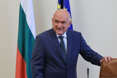 Служебният премиерът Димитър Главчев заминава за Швейцария където ще участва