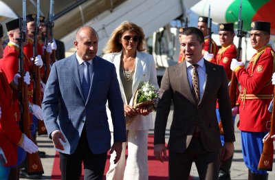 Държавният глава Румен Радев пристигна на официално посещение в Черна