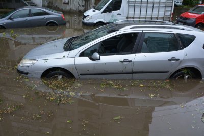 Обявяват бедствено положение в Нова Загора след силната буря