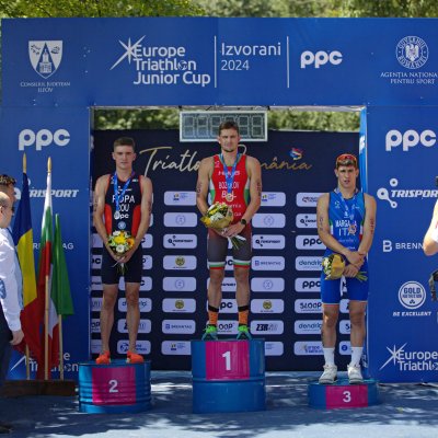 Александър Божилов спечели златен медал от европейската купа по триатлон за младежи