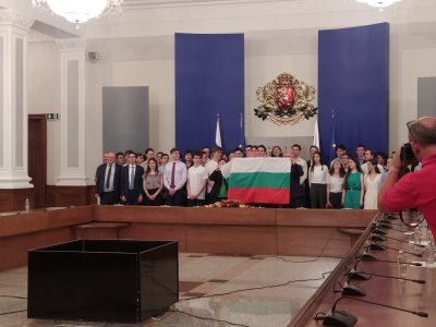 Министър председателят Димитър Главчев връчи националния флаг на олимпийските отбори