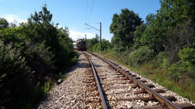 Влакът по направление Варна Русе удари джип на жп прелез