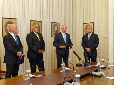 Президентът Румен Радев връчи първия мандат за съставяне на правителство