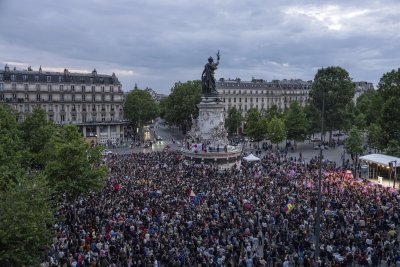 Протести избухнаха в различни градове във Франция след убедителната победа