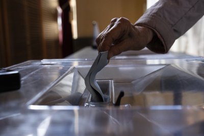 Французите гласуваха масово на ключов първи тур от предсрочните парламентарни