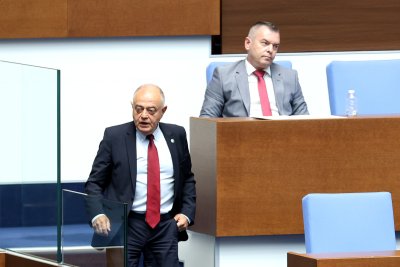 Директорът на военното разузнаване Венелин Венев обяви от парламентарната трибуна