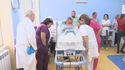 Болницата в Кубрат получи дарение транспортен кувьоз и два аспиратора