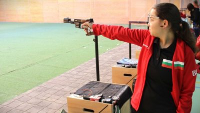 Мирослава Минчева е шампионка на 25 метра пистолет на Държавното по спортна стрелба