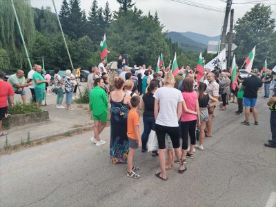 Протест затвори прохода "Петрохан"