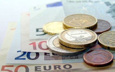 Проверка на фактите: Можем ли да поискаме извънреден доклад за еврото и отговаря ли българското законодателство на европейското