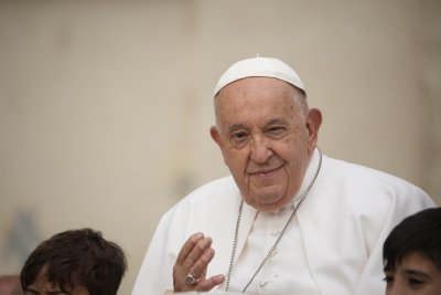 Папа Франциск назначи на нова позиция бившия частен секретар на Бенедикт XVI