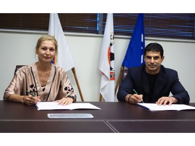 В Национална футболна база Бояна бе подписан договор за четири