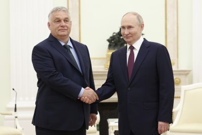 Унгарският премиер Виктор Орбан пристигна изненадващо в Москва за среща