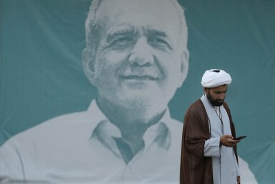 Реформаторът Масуд Пезешкиан е новият президент на Иран Той победи