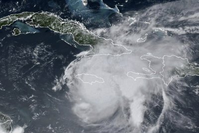 Ураганът Берил от четвърта категория по скалата на Сафир Симпсън