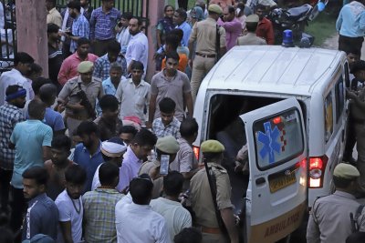 Над 100 души са загинали по време на религиозно събиране в Индия