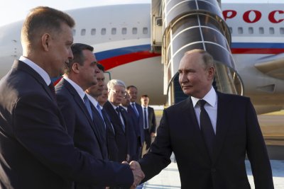 Путин пристигна в Казахстан за среща на върха