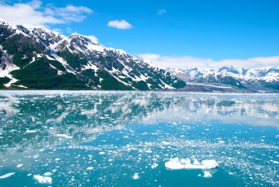 Топенето на леденото поле Джуно в Аляска където се намират