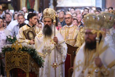 С камбанен звън митрополитската катедрала Света Неделя посрещна новия патриарх