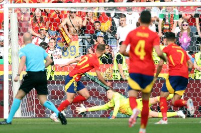 Испания е първият полуфиналист на Европейското първенство след инфарктна победа