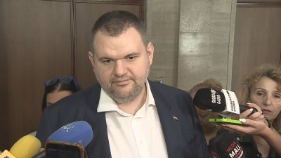 Председателят на ДПС Делян Пеевски заяви че темата за съдбата