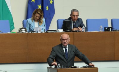 Народното събрание изслушва служебния премиер Димитър Главчев относно българската позиция