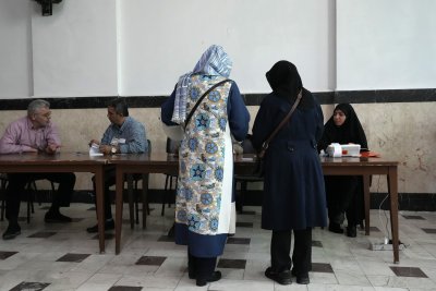 Втори тур на президентските избори в Иран Един срещу друг