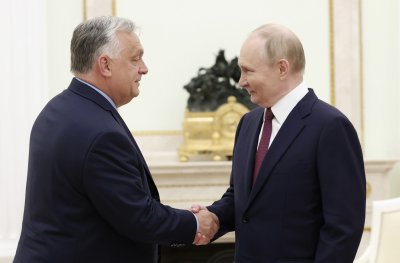 Визитата на унгарския премиер Виктор Орбан в Москва поставя под