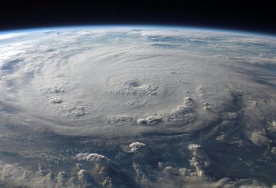 "Космически урагани" се вихрят около двата магнитни полюса на Земята