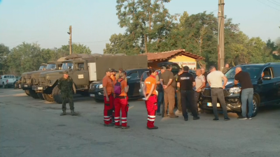 Над 200 души се включват в потушаването на огъня край Отец Паисиево