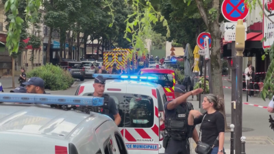 Кола се вряза в кафене в Париж, има загинал