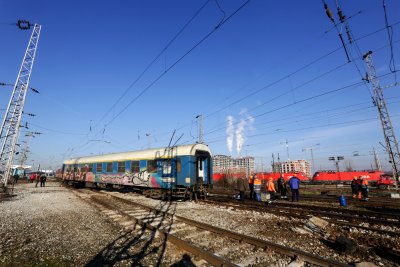 Товарен влак дерайлира край Варна