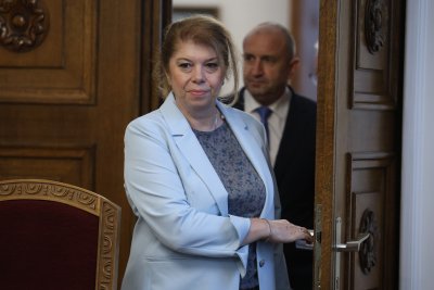 Илияна Йотова за втория мандат: Ще изберем най-добрата дата, за да запазим националния интерес