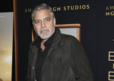 Клуни към Байдън: Обичам те, но ще загубим изборите, ако ти останеш кандидатът за президент