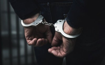Задържаха мъж за кражба от магазин в София, други двама се издирват