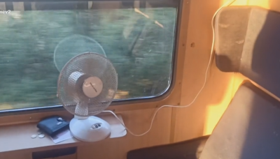 На път с БДЖ през лятото: Пътници се разхлаждат с вентилатори, понеже няма климатици