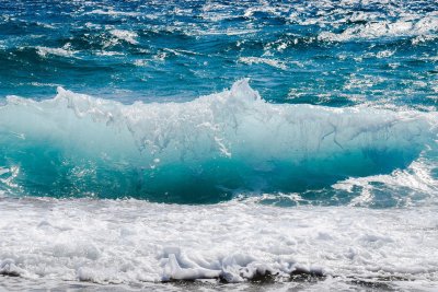 Туристите в Хърватия търсят прохлада в топлите води на Адриатическо море