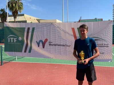 Николай Неделчев достигна четвъртфиналите на двойки на турнир по тенис в Португалия