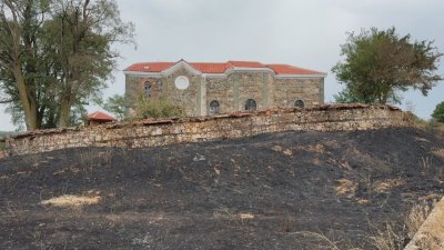 Чудо във Воден: Църквата в селото оцеля в пожара