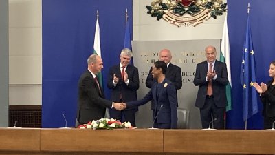 Държавата подписа договор за проучване на енергиен коридор Изток-Запад
