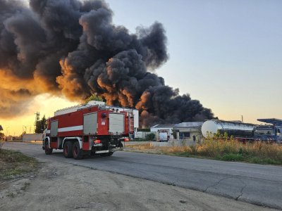 Пожар избухна в предприятие за преработка на отпадъци край Пловдив